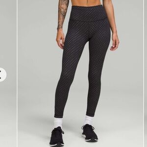Lululemon Wunder Train High-Rise Tight 25"
Mirrorify Black Multi NWT leggings 4